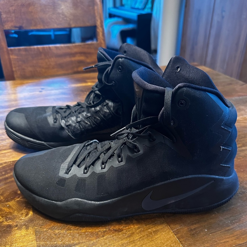Men’s Nike Hyperdunks. Worn maybe once. Like new condition! Size 13